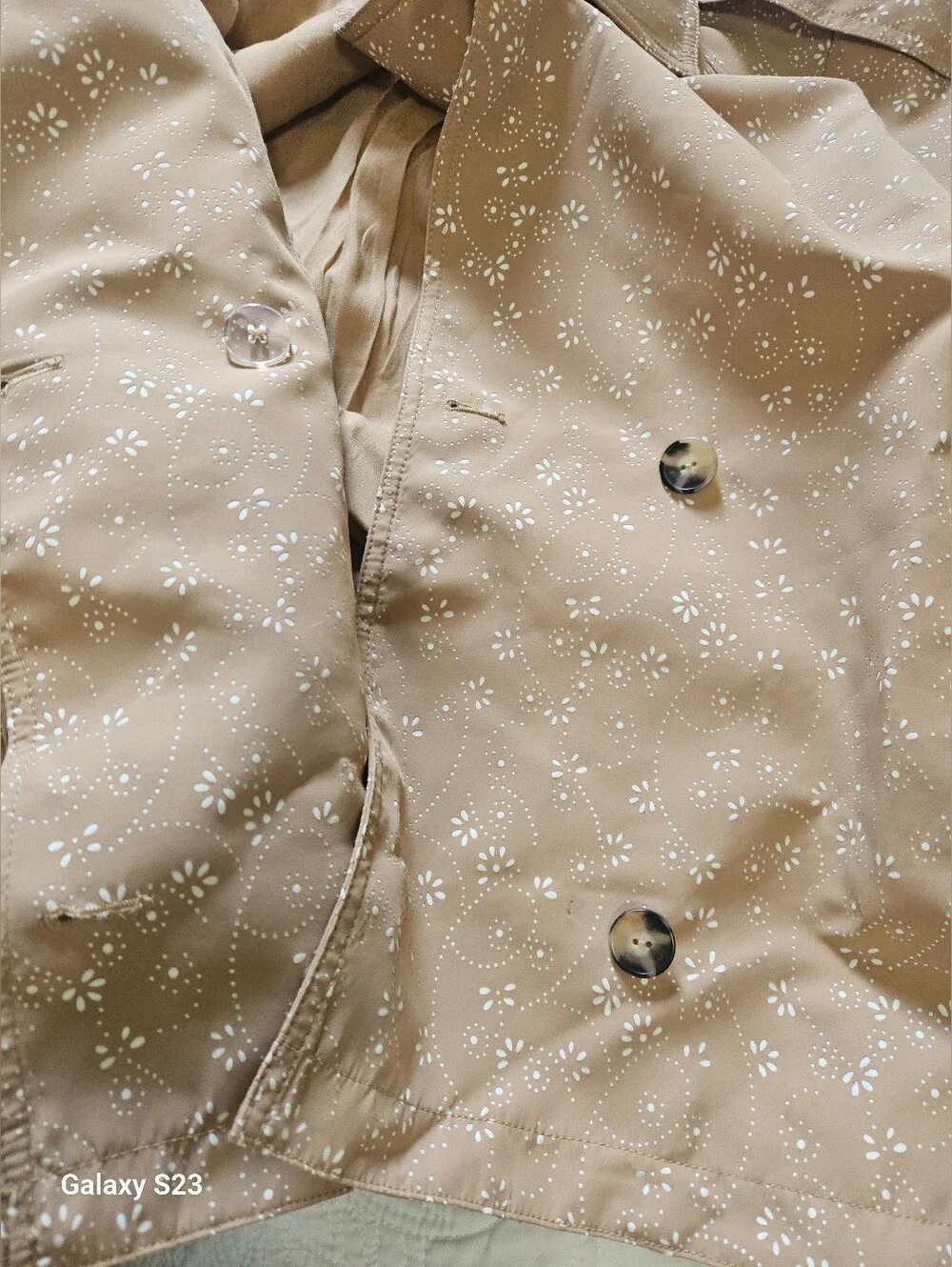 ANTHROPOLOGIE Cropped Floral-Print Trench Coat in Tan